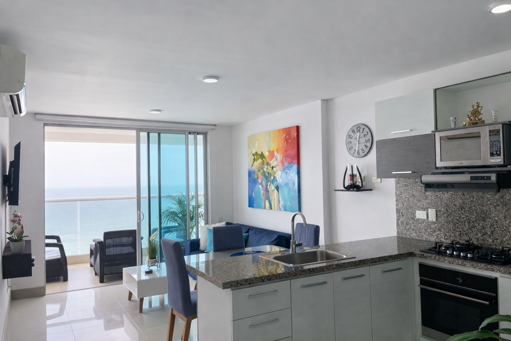 Espacio moderno con vistas al mar